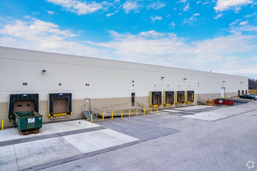 More Photos Of 4410 N 132nd St, Butler Warehouse For Lease