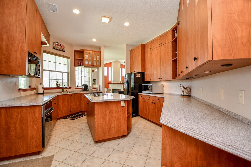 More Photos Of 540 Chisolm Trl, Wallis Manufactured Housing Mobile Home Park For Sale