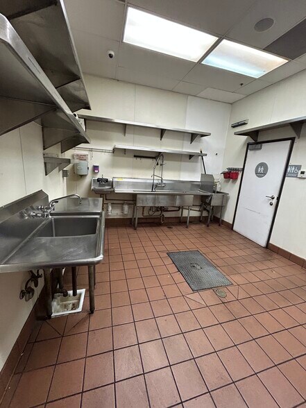 More Photos Of 843-861 Alosta Ave, Glendora Unknown For Lease