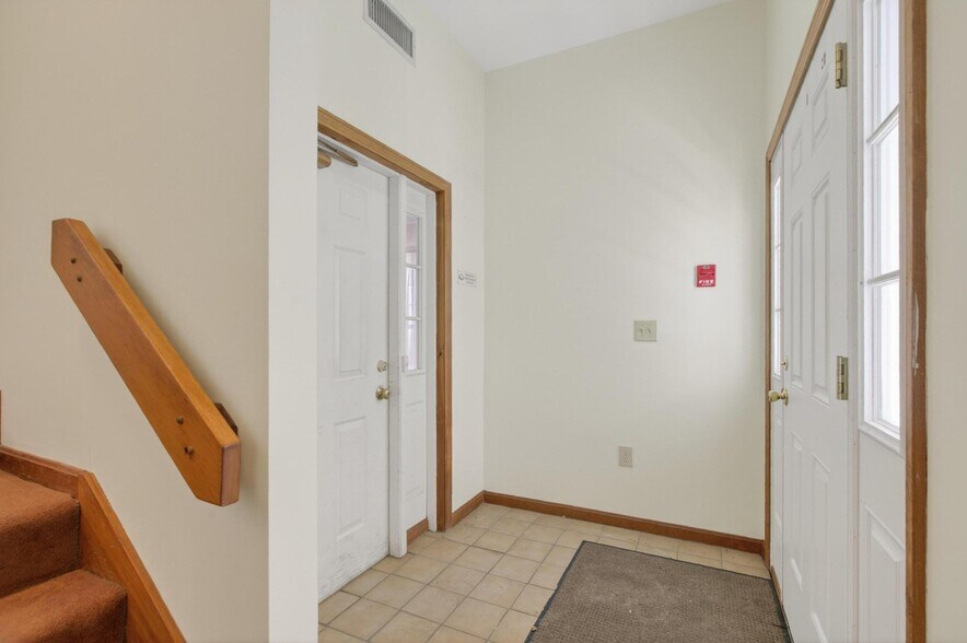 More Photos Of 25 Country Club Rd, Gilford Medical For Sale