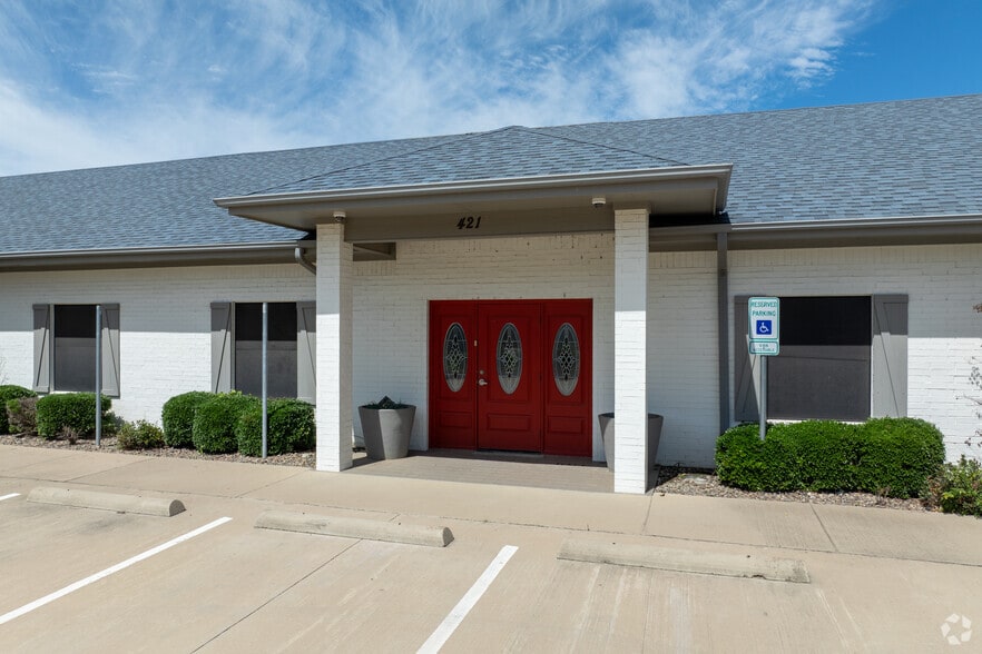 More Photos Of 421 Compton Ave, Irving Warehouse For Lease