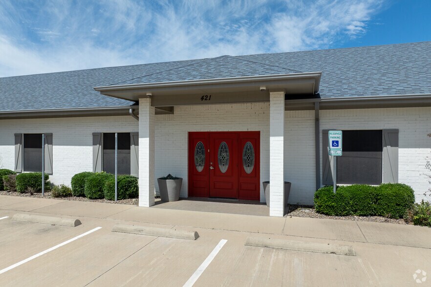 More Photos Of 421 Compton Ave, Irving Warehouse For Lease