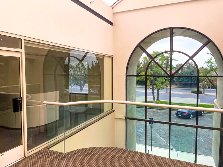 More Photos Of 2440 W Shaw Ave, Fresno Office For Lease