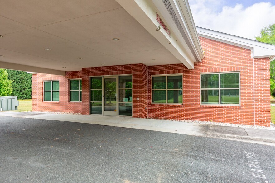 More Photos Of 15394 Kings Hwy, Montross Medical For Sale