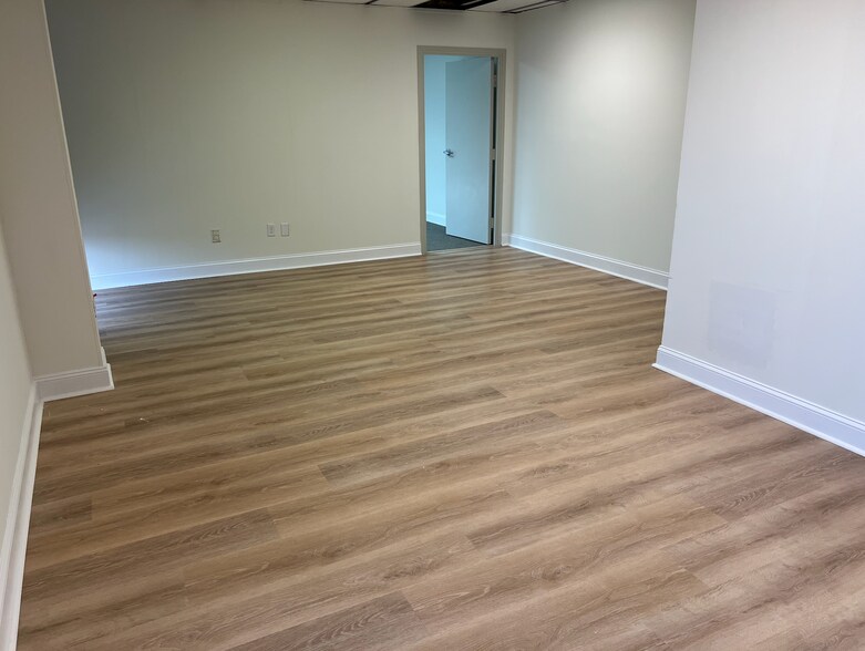 More Photos Of 4190 S Plaza Trl, Virginia Beach Office For Lease