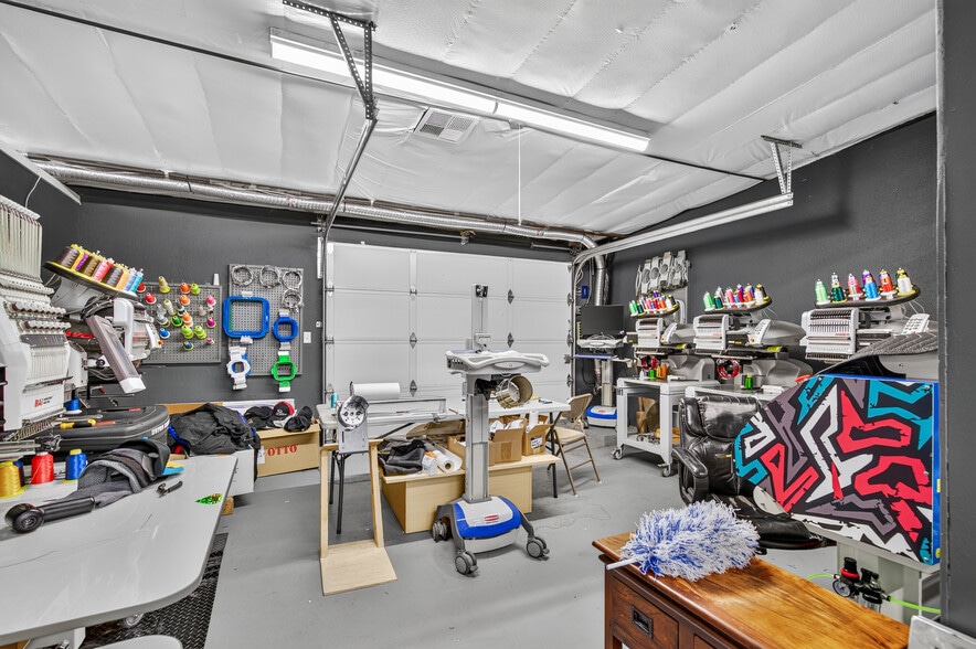 More Photos Of 2714 N Pacific Hwy, Medford Storefront Retail Office For Sale