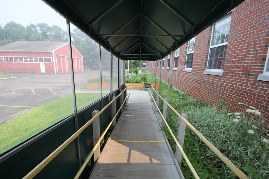 More Photos Of 35 Water St, Amesbury Research And Development For Lease