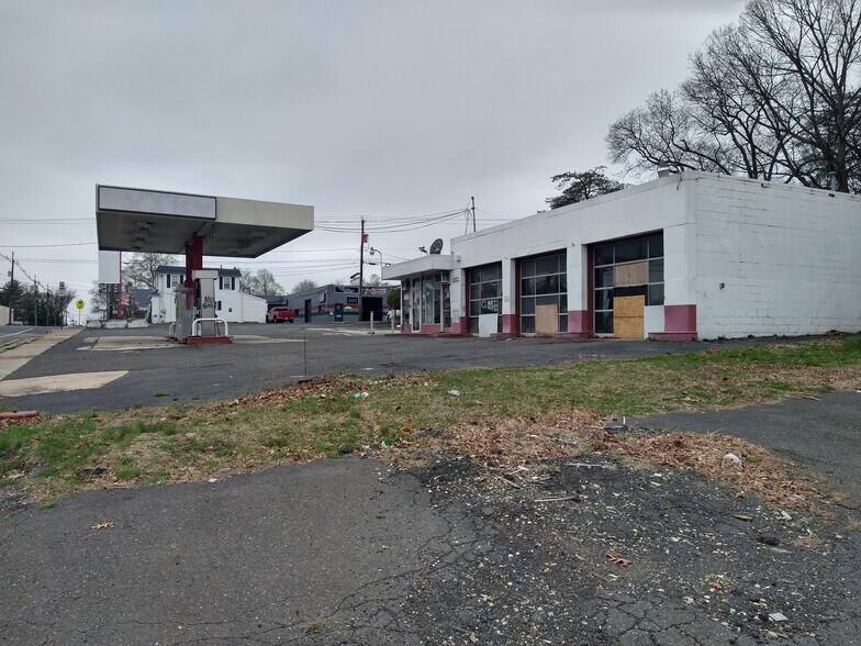 More Photos Of 405 E Clements Bridge Rd, Runnemede Service Station For Lease