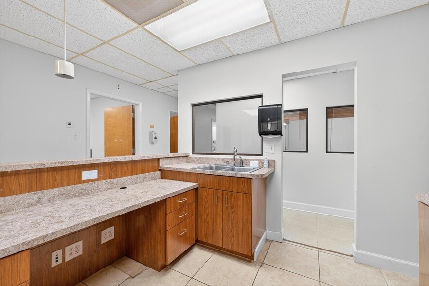 More Photos Of 220 N Westmonte Dr, Altamonte Springs Medical For Lease