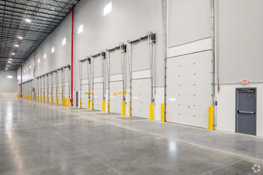 More Photos Of 620 W Commodore Boulevard, Jackson Distribution For Sale