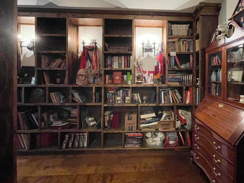 More Photos Of 175 Herber, New Braunfels Specialty For Sale