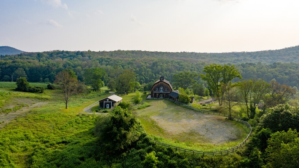 More Photos Of 98 Ryan Rd, Pine Plains Freestanding For Sale