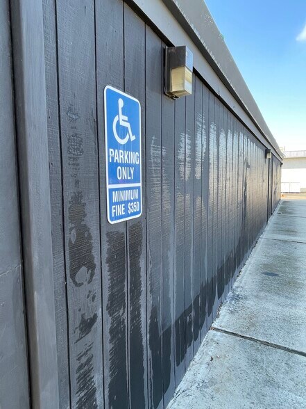 More Photos Of 125 Shaw Ave, Clovis Freestanding For Sale