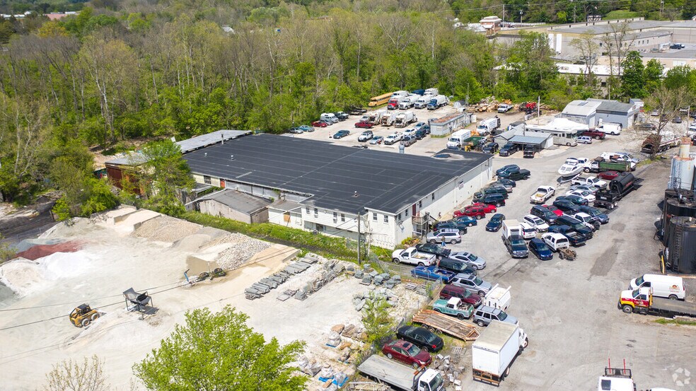 More Photos Of 10823 Veneer Ln, Cockeysville Warehouse For Lease