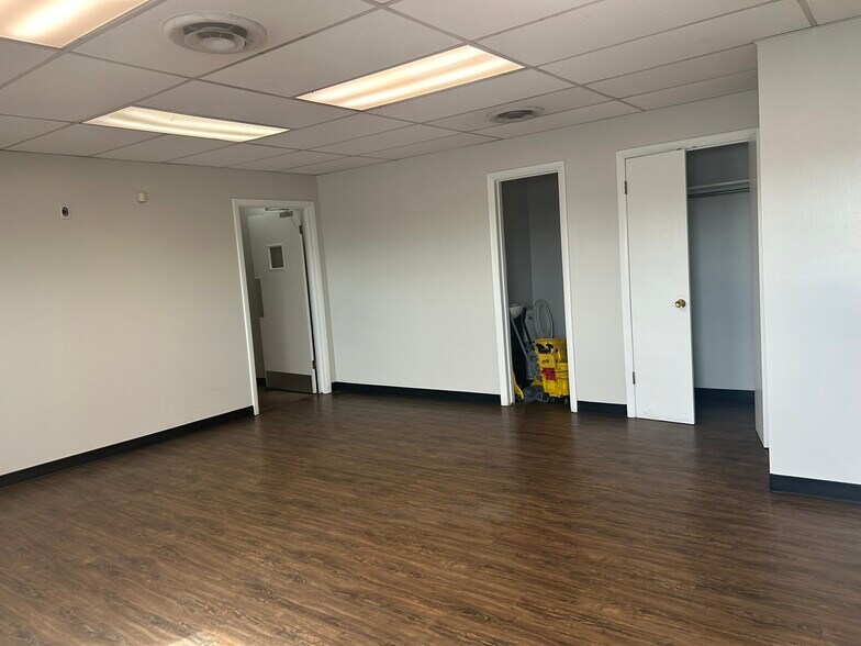 More Photos Of 5151 E 56th Ave, Commerce City Manufacturing For Sale