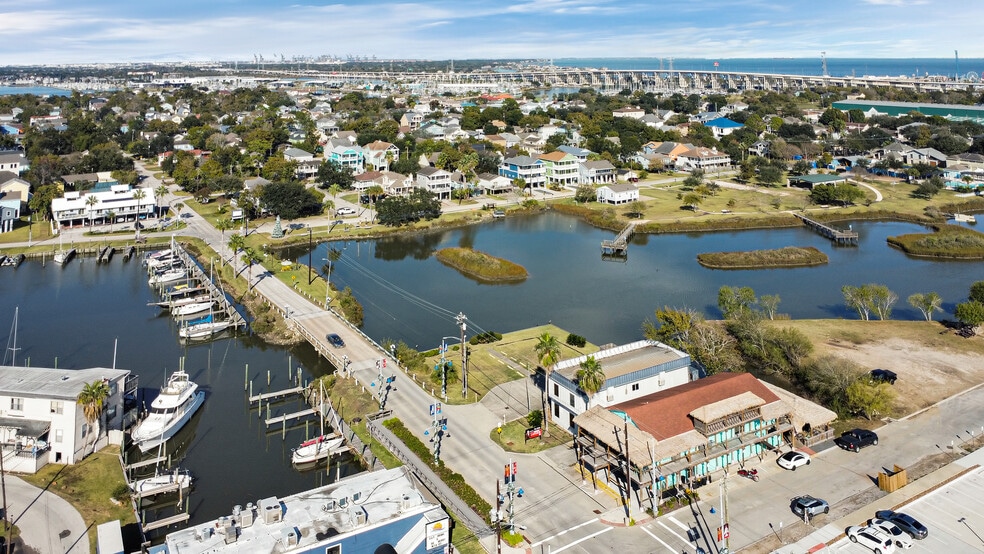 More Photos Of 815 Clear Lake Rd, Clear Lake Shores Storefront Retail Office For Sale