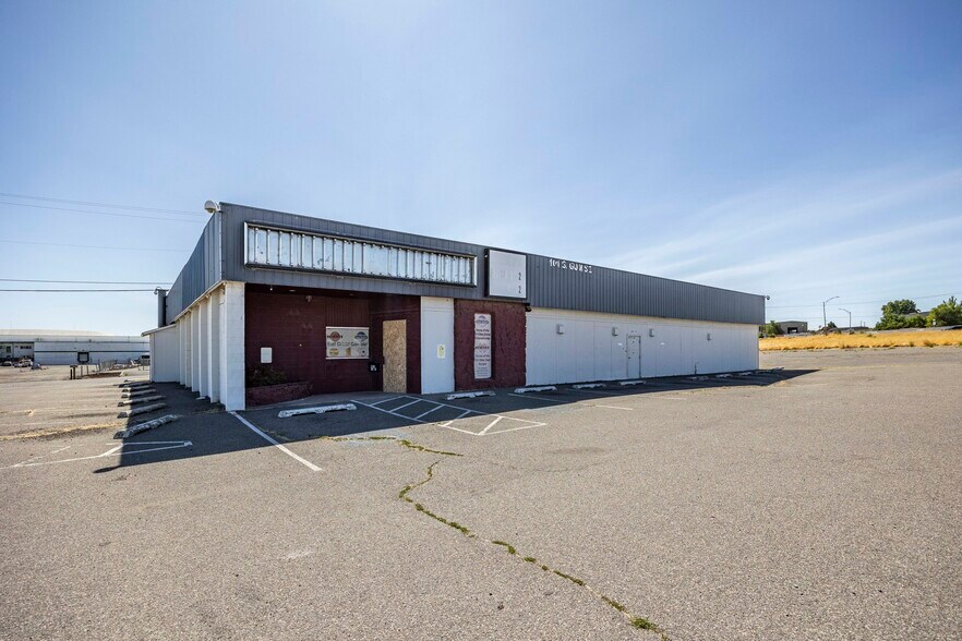 Primary Photo Of 101 S Gum St, Kennewick Sports And Entertainment For Sale