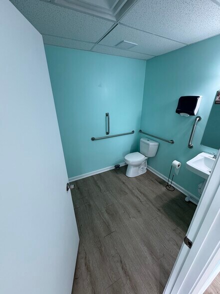 More Photos Of 4008 Mundy Mill Rd, Oakwood Office For Lease