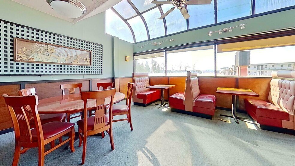 More Photos Of 95 Lake St, Gilford Restaurant For Sale