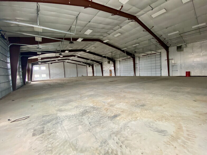 More Photos Of 6414 Wickum Rd, Williston Warehouse For Lease