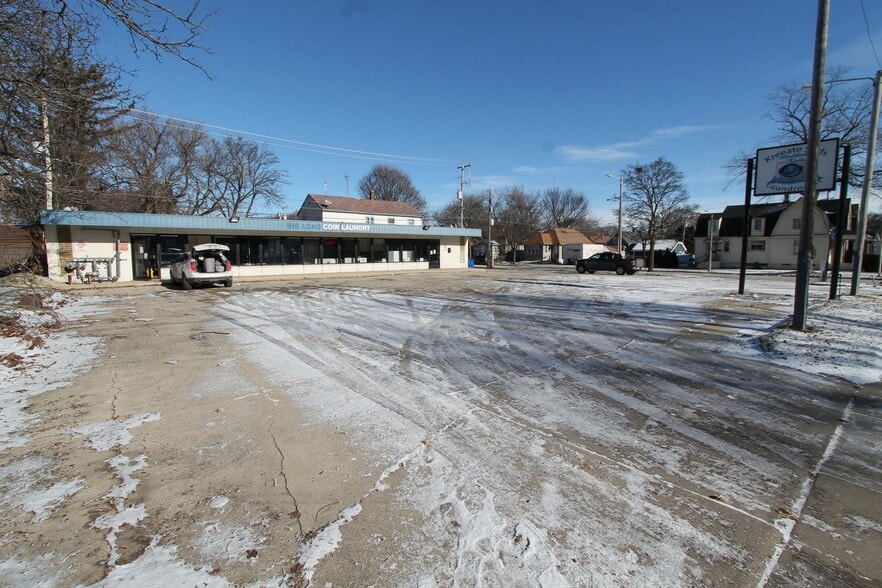 More Photos Of 312 W Keefe Ave, Milwaukee General Retail For Sale
