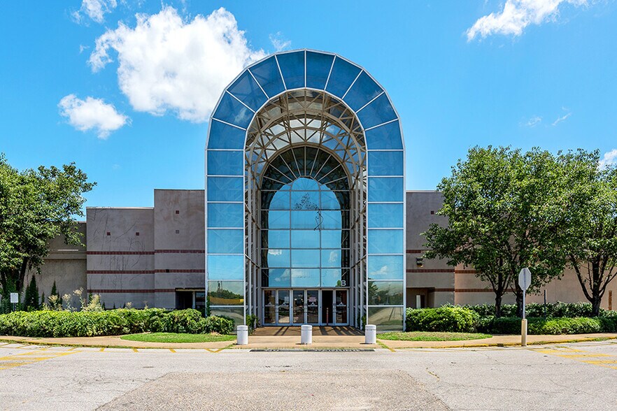 More Photos Of 2901 E South Blvd, Montgomery Land For Lease