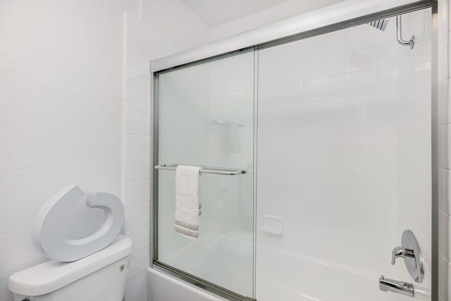 More Photos Of 1751 S Bentley Ave, Los Angeles Apartments For Sale