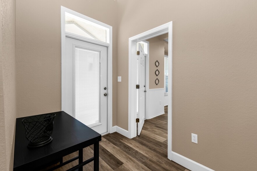 More Photos Of 425 Cross St, Punta Gorda Loft Creative Space For Lease