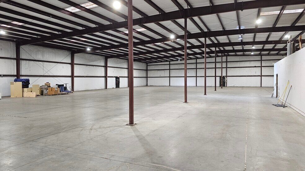 More Photos Of 130 Celtic Blvd, Tyrone Warehouse For Sale