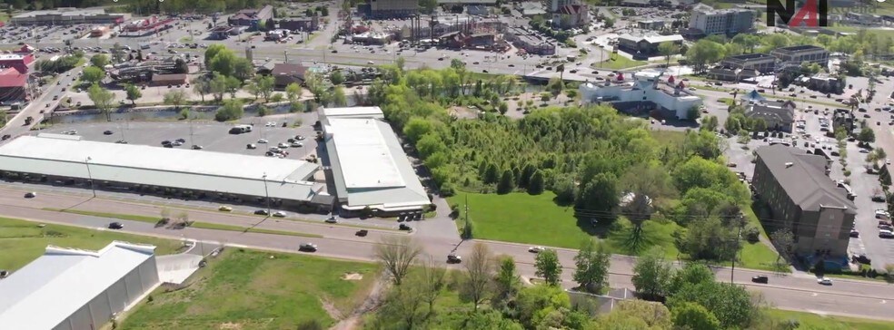 More Photos Of 147-185 E Wears Valley Rd, Pigeon Forge Storefront For Lease