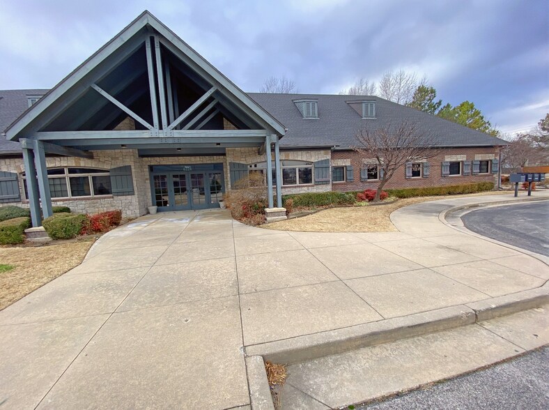 More Photos Of 6226 E 101st St, Tulsa Office For Sale