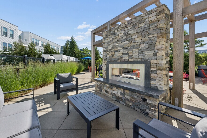 More Photos Of 10 Patriot Pky, South Weymouth Apartments For Lease