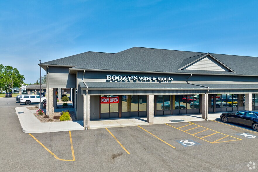 More Photos Of 3035 Buffalo Rd, Rochester Freestanding For Lease