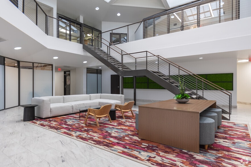 More Photos Of 17110 N Dallas Pky, Dallas Office For Lease