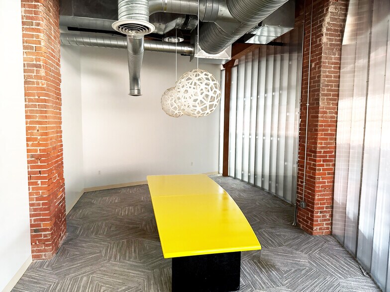 More Photos Of 210 W 19th Ter, Kansas City Office For Lease