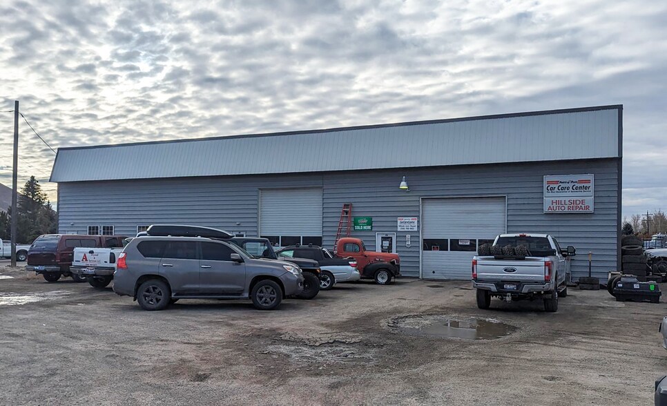 Primary Photo Of 4 Gannett Rd, Bellevue Distribution For Sale