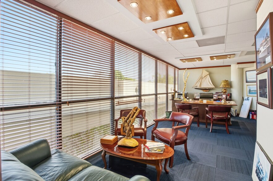 More Photos Of 4075 SW 83rd Ave, Miami Office For Sale