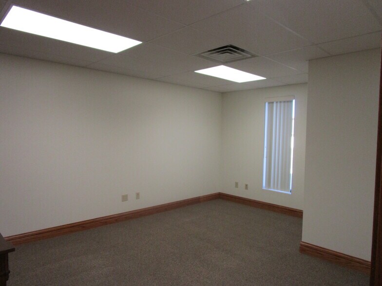 More Photos Of 1807 E Mary St, Garden City Office For Lease