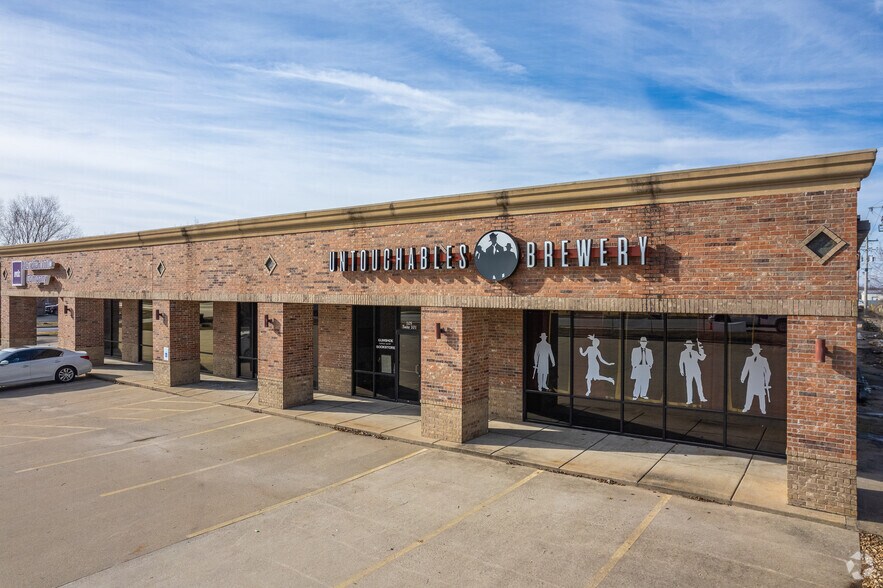 More Photos Of 105 Sherman Way, Nixa Storefront Retail Office For Sale