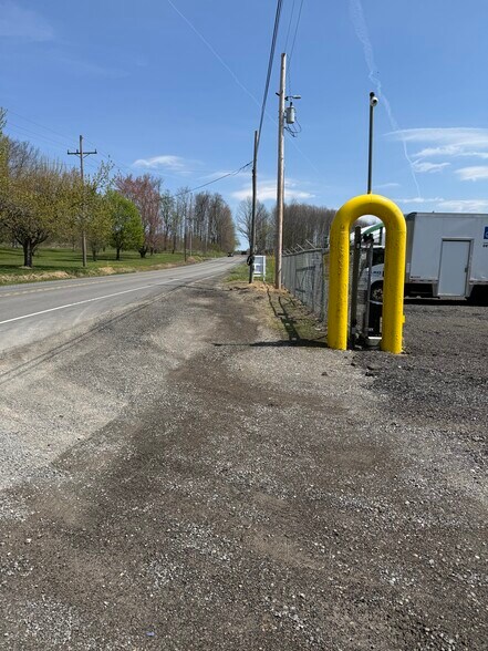 More Photos Of 4881 Pittsburgh Rd, Harrisville Light Distribution For Sale