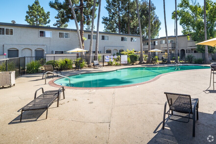 More Photos Of 725 N Fig St, Escondido Apartments For Sale