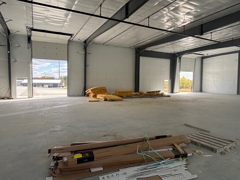 More Photos Of S Highway 63, Columbia General Retail For Lease