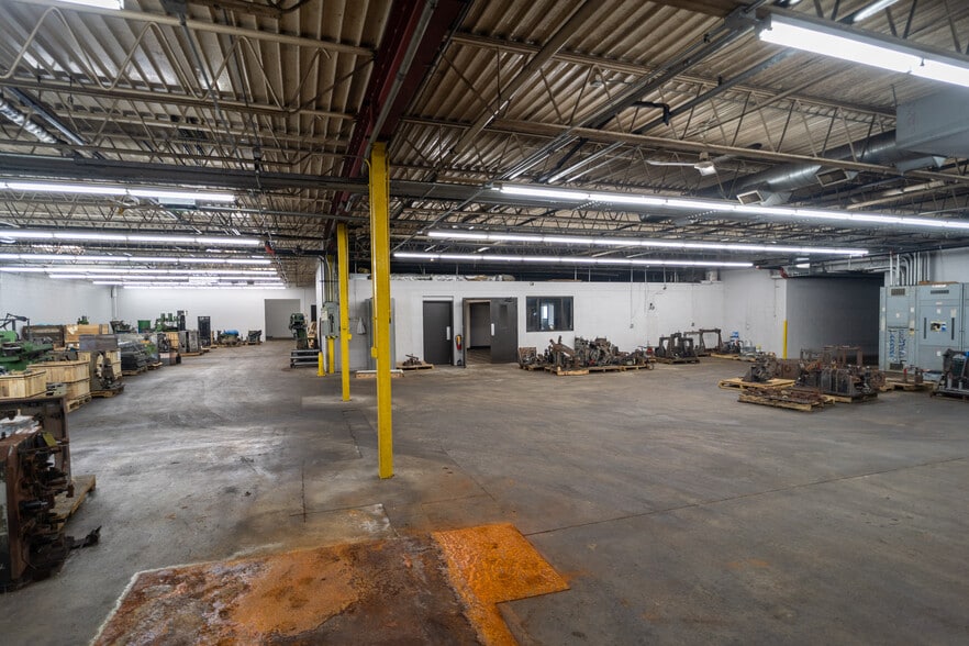 More Photos Of 1304 Valleyhigh Dr NW, Rochester Showroom For Sale