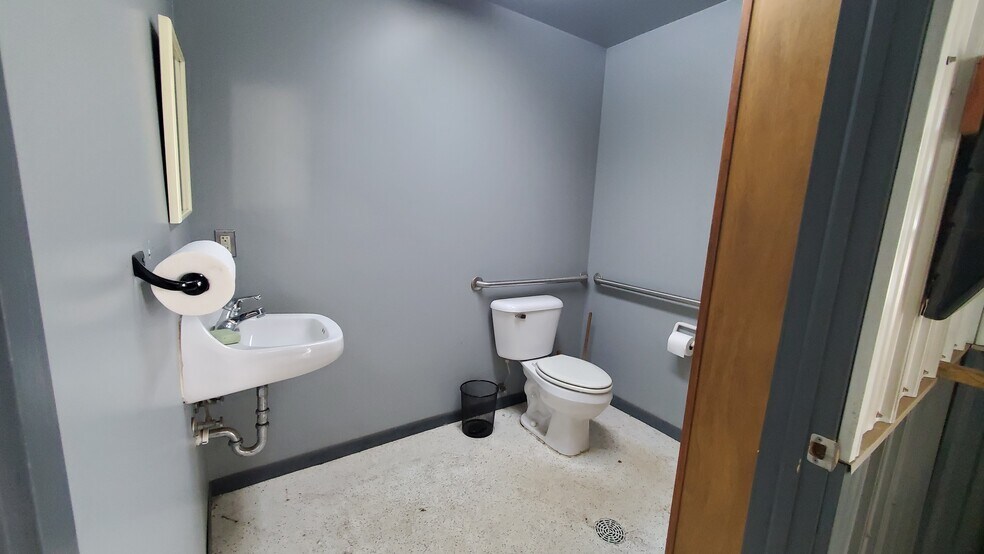 More Photos Of 9449 Genesee St, New Lothrop Auto Repair For Sale