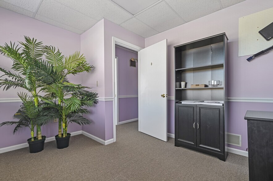 More Photos Of 838 Walker Sq, Dover Office For Sale