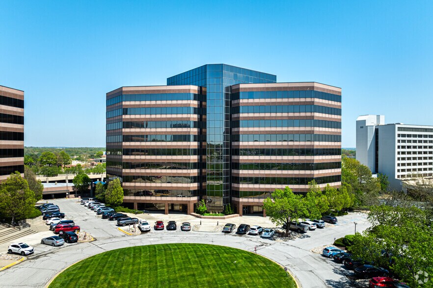 More Photos Of 7300 W 110th St, Overland Park Office For Sale