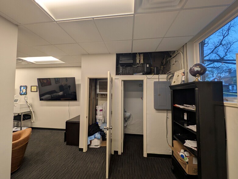 More Photos Of 7707-7709 Clayton Rd, Saint Louis Office For Lease