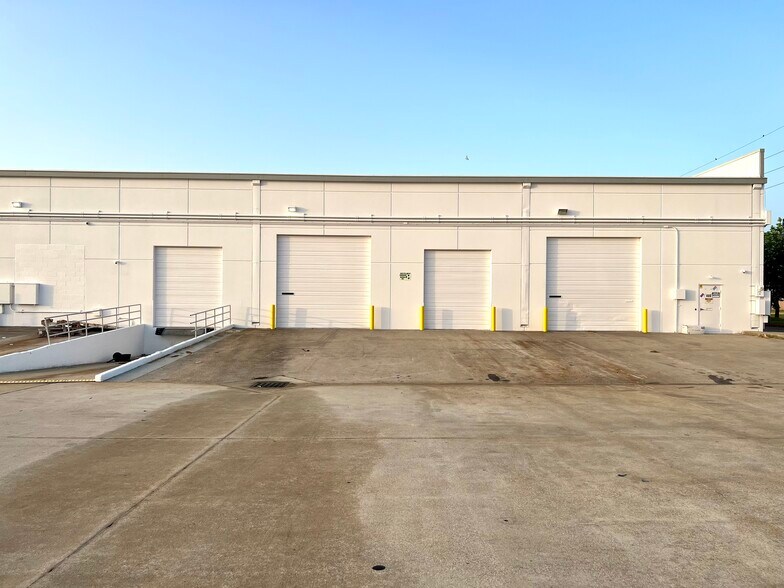More Photos Of 12560 Reed Rd, Sugar Land Light Manufacturing For Lease