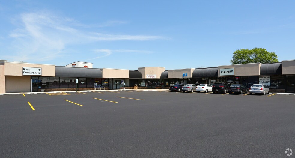 More Photos Of 2001 N Rand Rd, Palatine Unknown For Lease