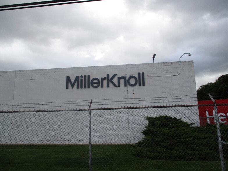 More Photos Of 2800 Estes St, Norton Shores Manufacturing For Sale